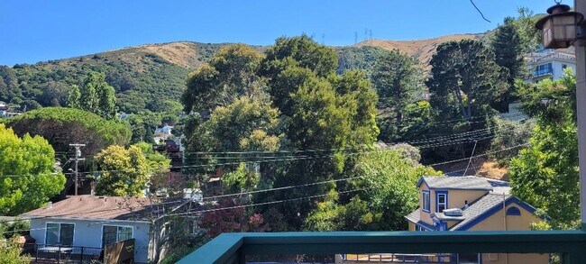 Foto del edificio - 149 Sierra Point Rd