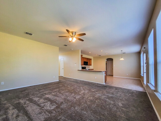 Building Photo - Huge Forney home 3/2/2