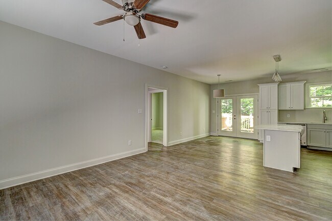 Building Photo - 248 Delview Dr