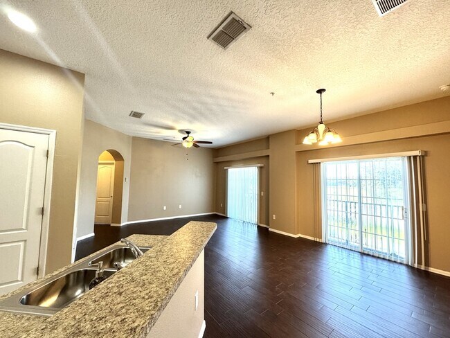 Foto del edificio - 6582 S Goldenrod Rd