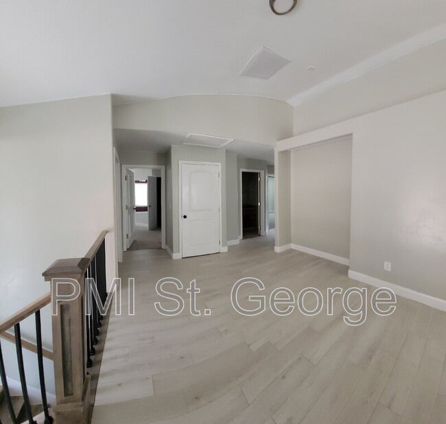 Foto del edificio - 1065 Canyon St