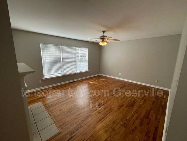 Foto del edificio - 518 Amber Crest Ct