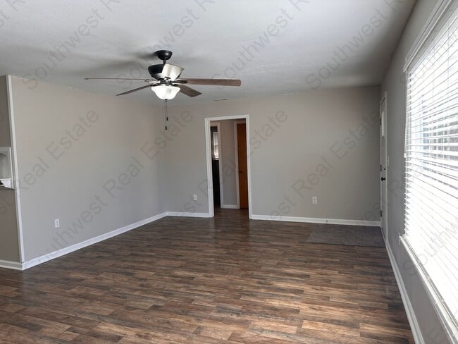 Building Photo - 2409 Gidding St
