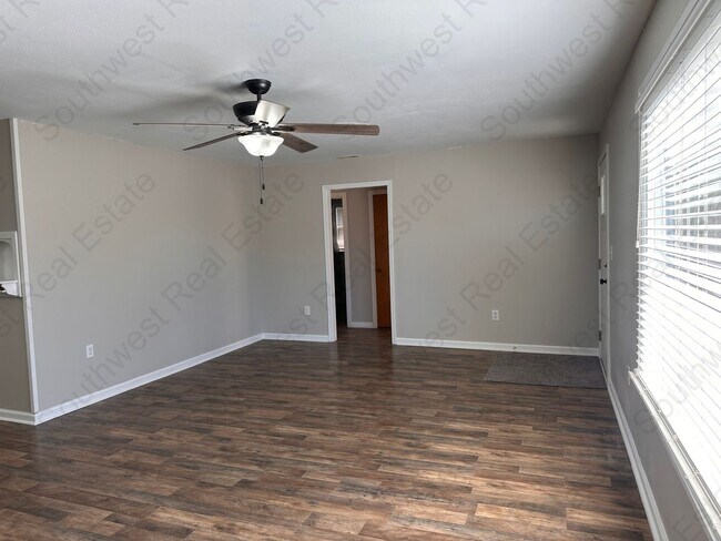 Foto del edificio - 2409 Gidding St