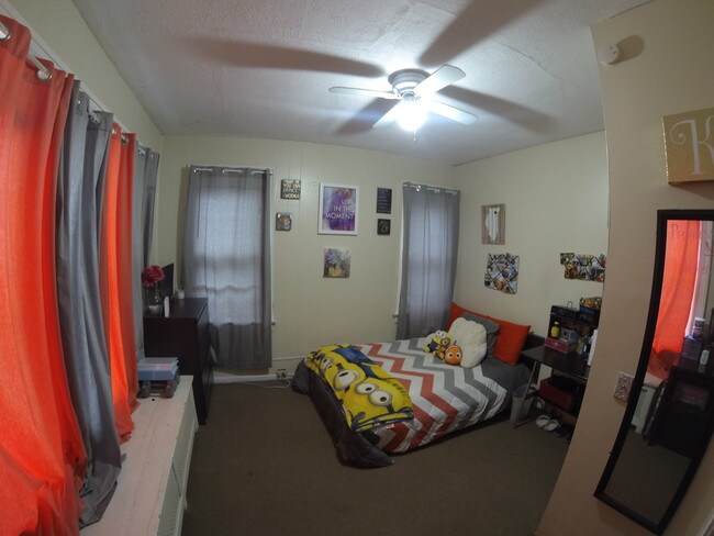 Habitación 1 - 350 W 8th St