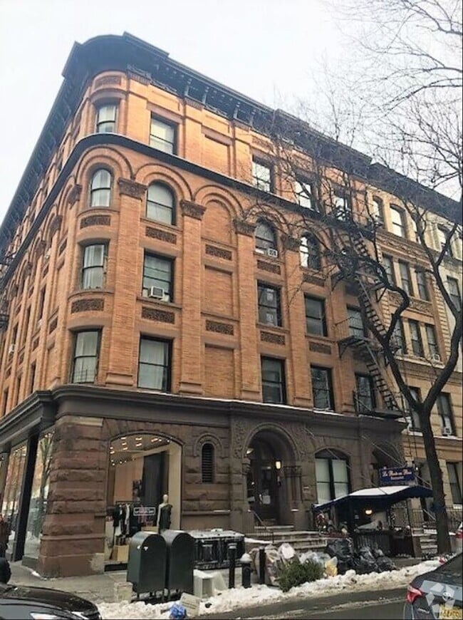 Building Photo - 75 W 68th St