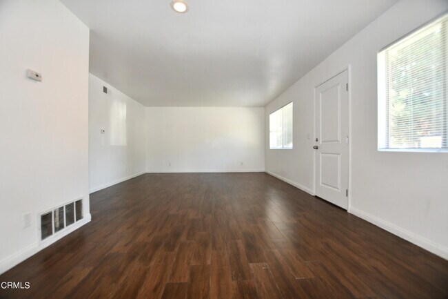 Foto del edificio - 2604 Sextant Ave