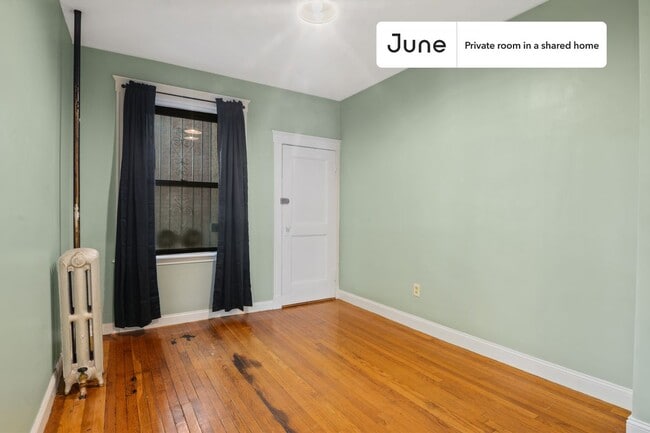 Building Photo - Room in Shared 4 bed/1 bath home