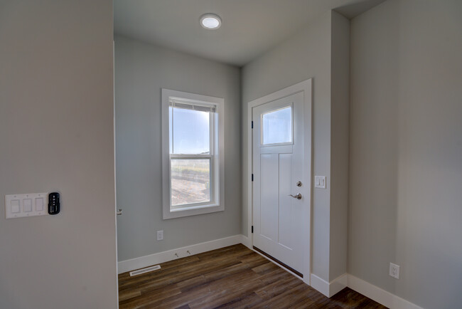 Front Foyer - 4860 Romaine Rd