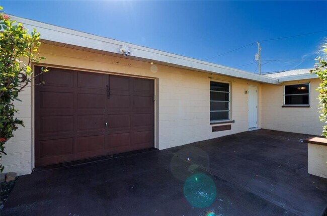 Foto del edificio - 269 E Tarpon Blvd NW