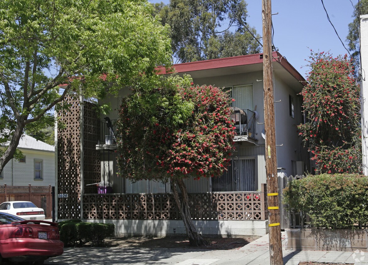 Building Photo - 1024 47th St