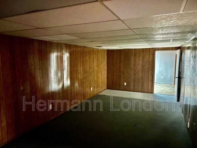 Building Photo - 1451 Fairmeadows Lane