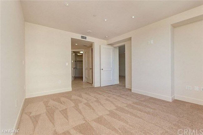 Building Photo - 1 br, 1.5 bath Apartment - 5052 Scholarship