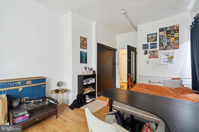 Foto del edificio - 3215 Hamilton St