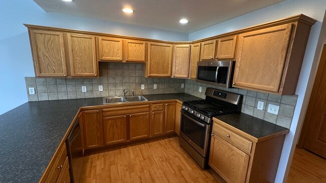 Foto del edificio - 2472/2474 Millview