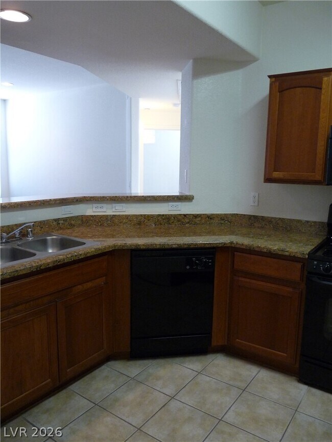 Foto del edificio - 5855 Valley Dr