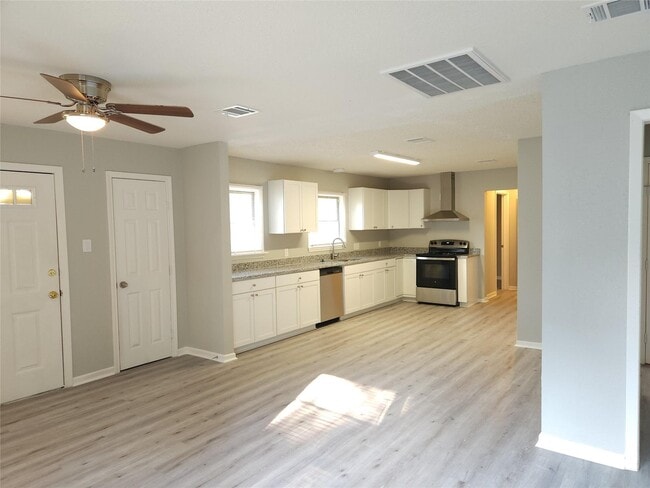 Foto del edificio - 6301 Anderson St