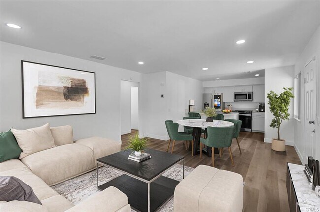 Foto del edificio - 3531 Rainbow Ln