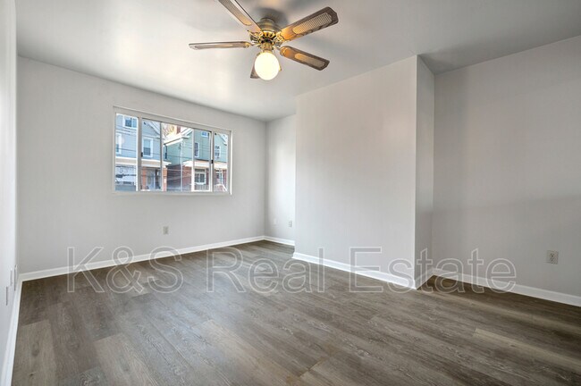 Foto del edificio - 3586 Elmhurst Ave