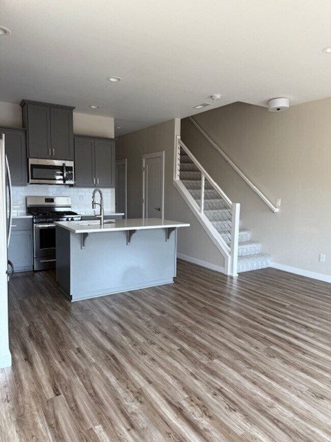 Foto del edificio - FREE RENT!! Newer South Salem Townhome - 2...