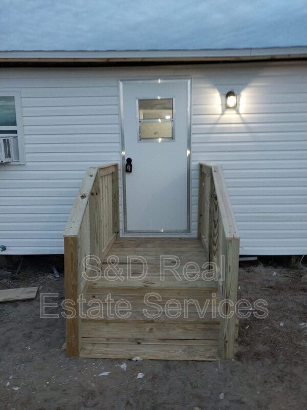 Building Photo - 226 Waverly Loop