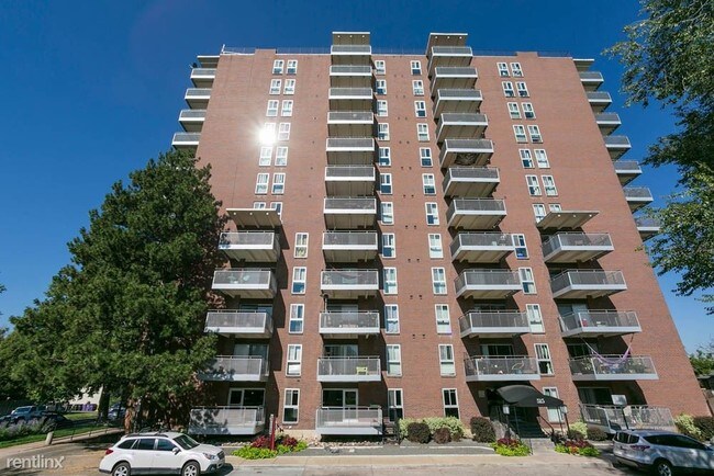 Building Photo - 515 S Clarkson St