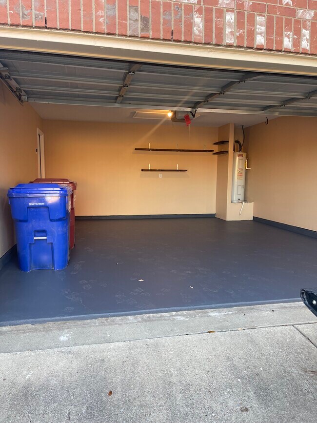 Building Photo - 1221 Silver Maple Ln