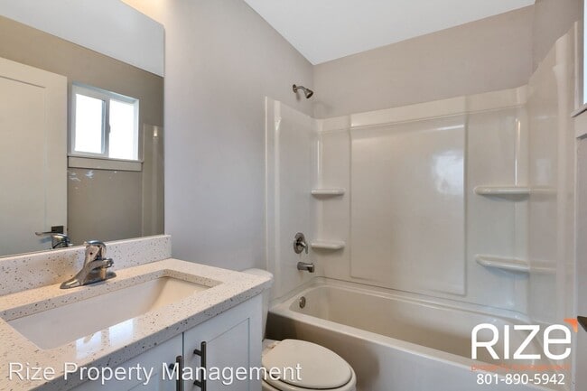 Building Photo - 415 E 3400 S