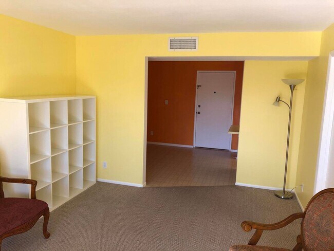 Foto del edificio - 460 NW 20th St