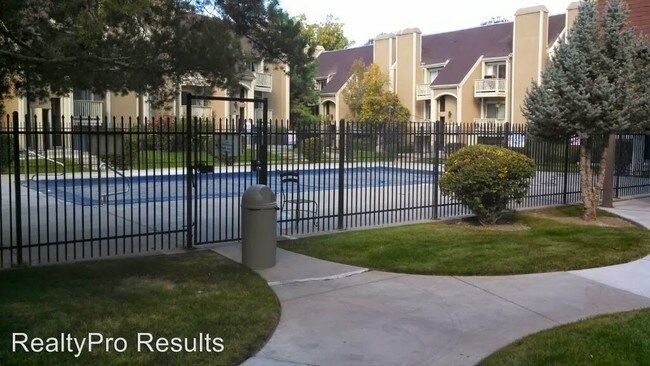 Building Photo - 460 E Creekside Cir