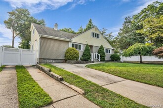 Building Photo - 2810 Chestnut Ave