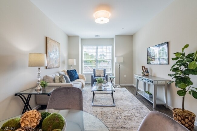 Foto del edificio - 54 N Main St