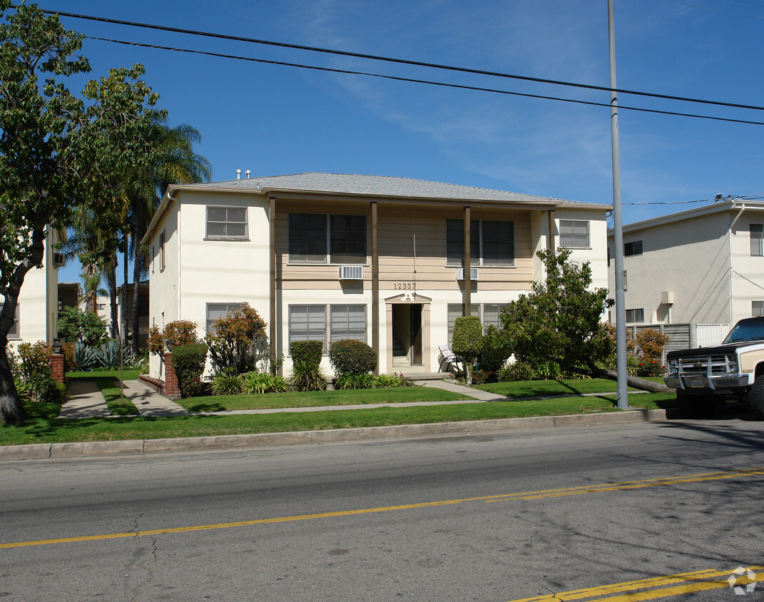 Building Photo - 12357 Magnolia Blvd