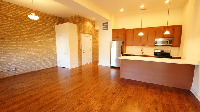 Foto del edificio - 2840 N Albany Ave