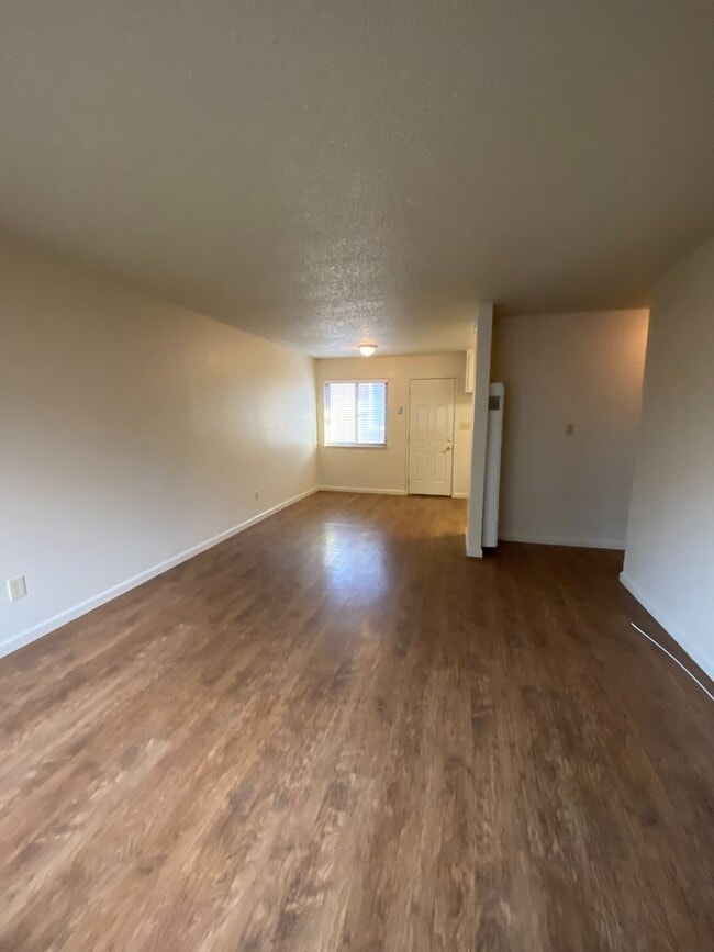 Building Photo - Great 1 bedroom 1 bath in Oakdale