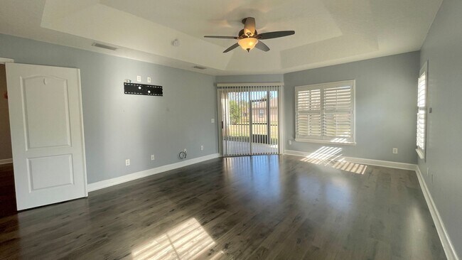 Building Photo - Beautiful Home in beautiful neighborhood