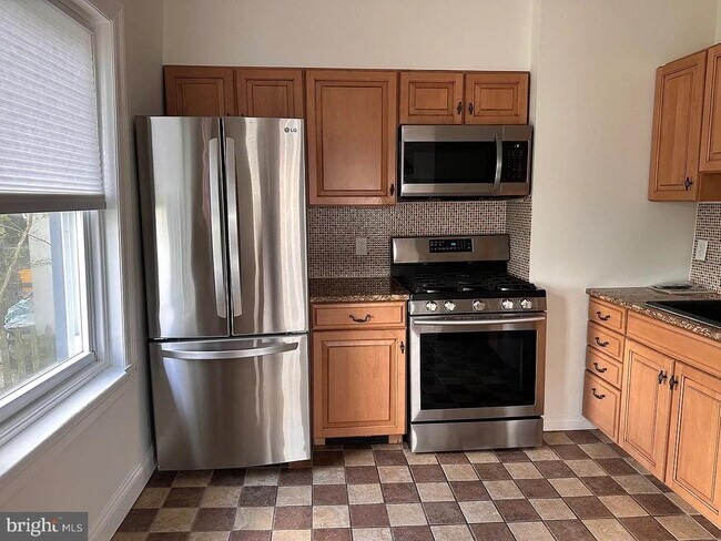 Foto del edificio - 229 Iona Ave