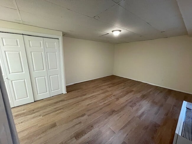 Building Photo - 106 Woodside Green