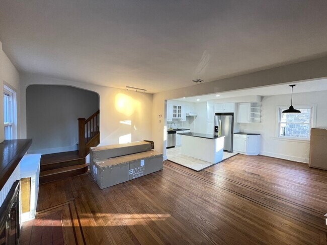 Living room and Open kitchen - 92 George St