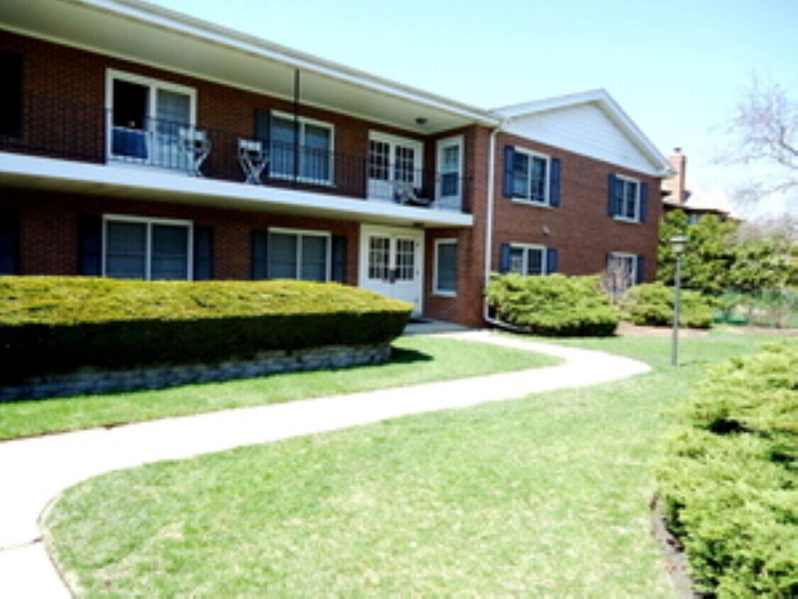 2822 Dundee Rd Unit 15B, Northbrook, IL 60062 Condo for Rent in