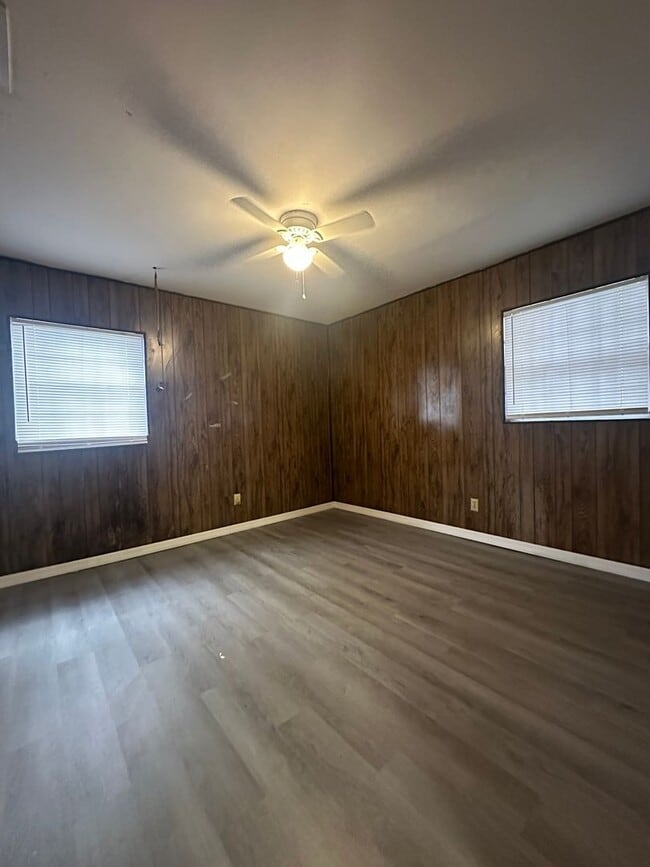 Building Photo - 3408 E Lambright St