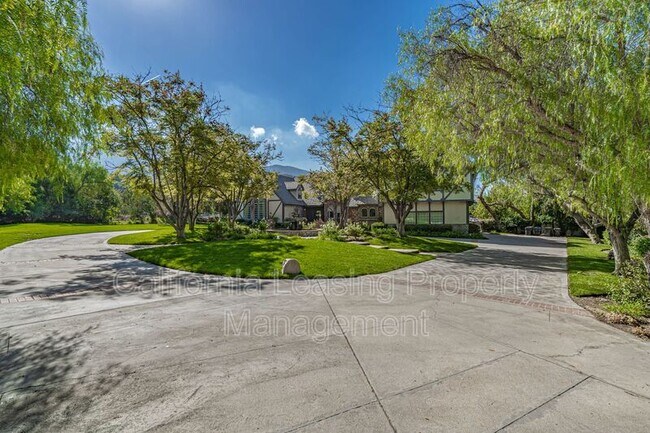 Foto del edificio - 26119 Sand Canyon Rd