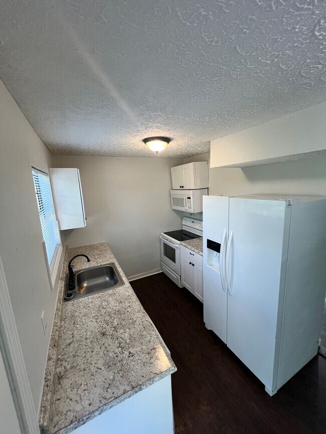 Foto del edificio - 3534-3534 Chesapeake Dr