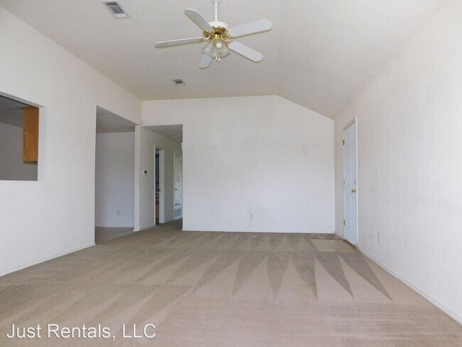 Foto del edificio - 3701 Woodrow Dr