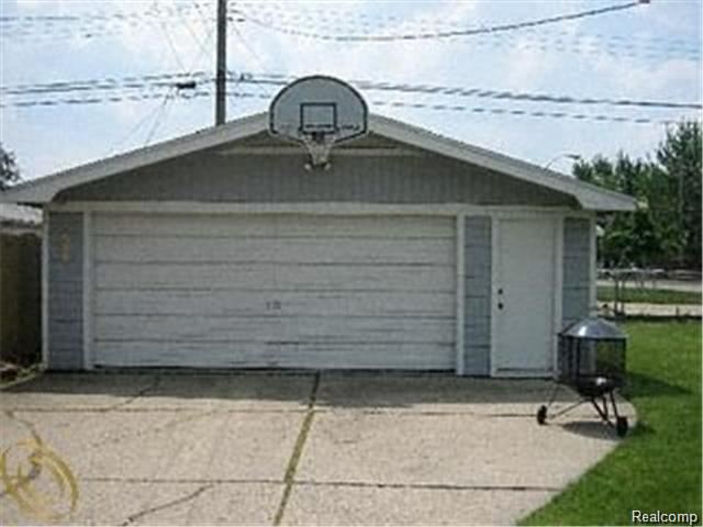 Foto del edificio - 22200 Revere St