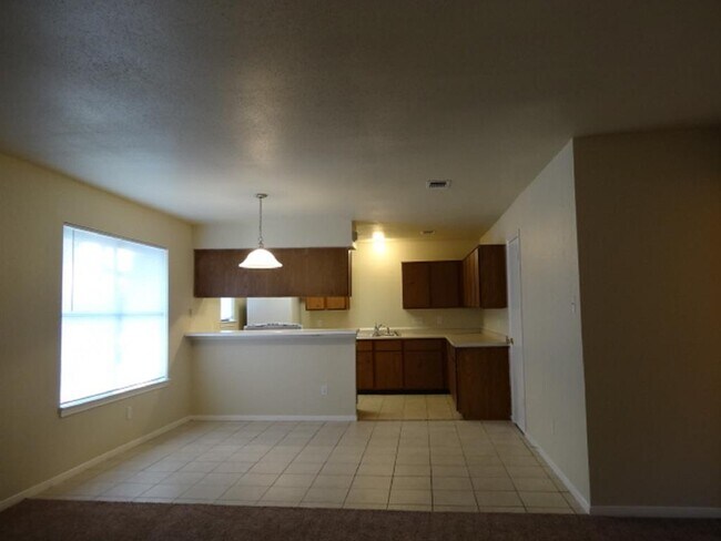 Foto del edificio - 3215 Hirschfield Rd