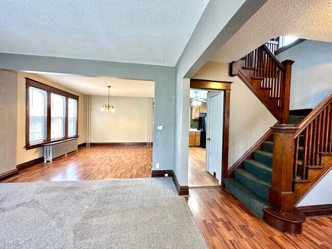 Foto del edificio - 523 N 23rd Ave W