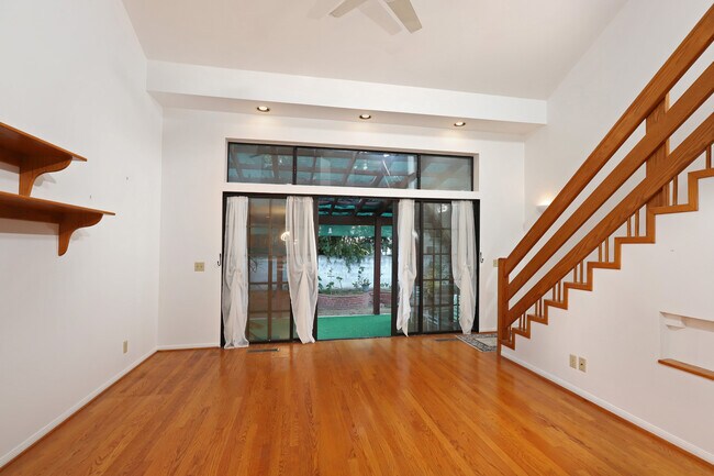 Building Photo - 1790 Oakdale St