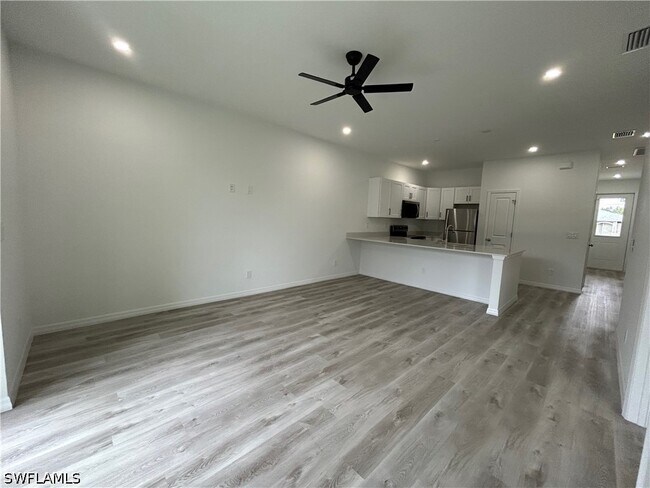 Foto del edificio - 455 Bell Blvd