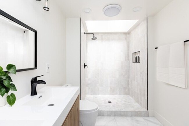Building Photo - 3410 Oakenshaw Pl